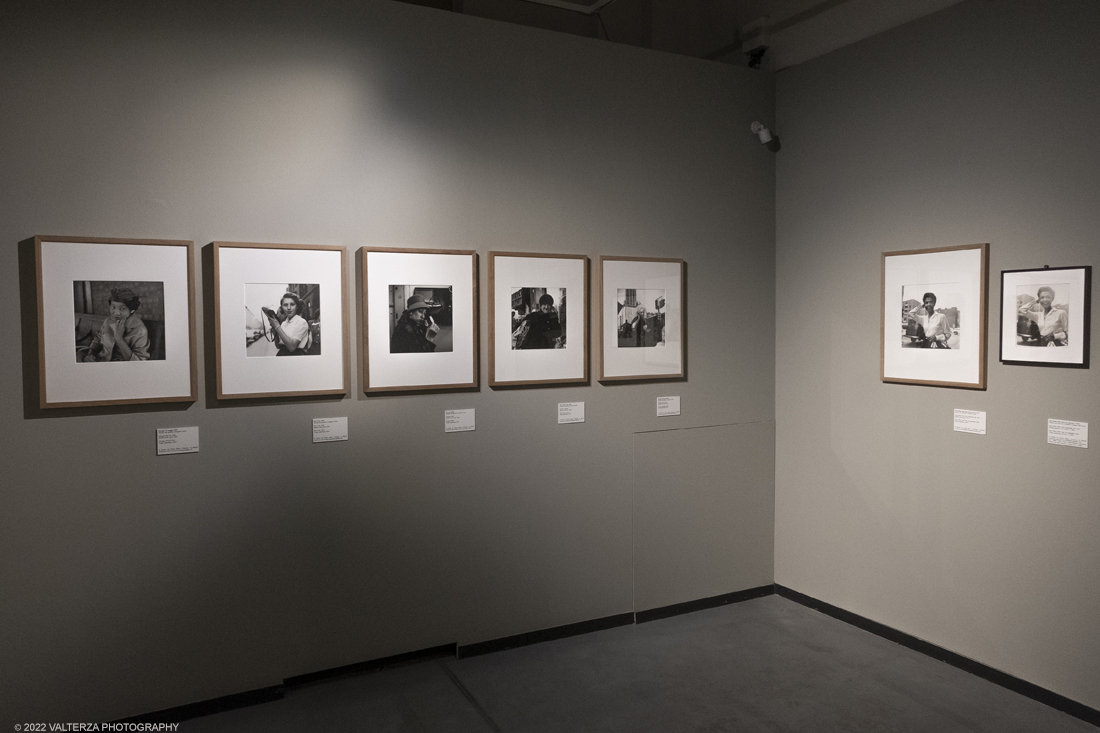 _DSF3412.jpg - 09/02/2022. Torino. Lâ€™esposizione si prefigge di raccontare aspetti sconosciuti o poco noti della misteriosa vicenda umana e artistica di Vivian Maier, approfondendo nuovi capitoli o proponendo lavori finora inediti, come la serie di scatti realizzati durante il suo viaggio in Italia, in particolare a Torino e Genova, nellâ€™estate del 1959. Nella foto immagini della sezione dedicata ai ritratti