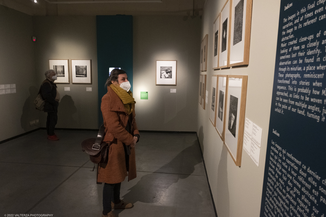 _DSF3513.jpg - 09/02/2022. Torino. Lâ€™esposizione si prefigge di raccontare aspetti sconosciuti o poco noti della misteriosa vicenda umana e artistica di Vivian Maier, approfondendo nuovi capitoli o proponendo lavori finora inediti, come la serie di scatti realizzati durante il suo viaggio in Italia, in particolare a Torino e Genova, nellâ€™estate del 1959. Nella foto parte dell'allestimeento della mostra