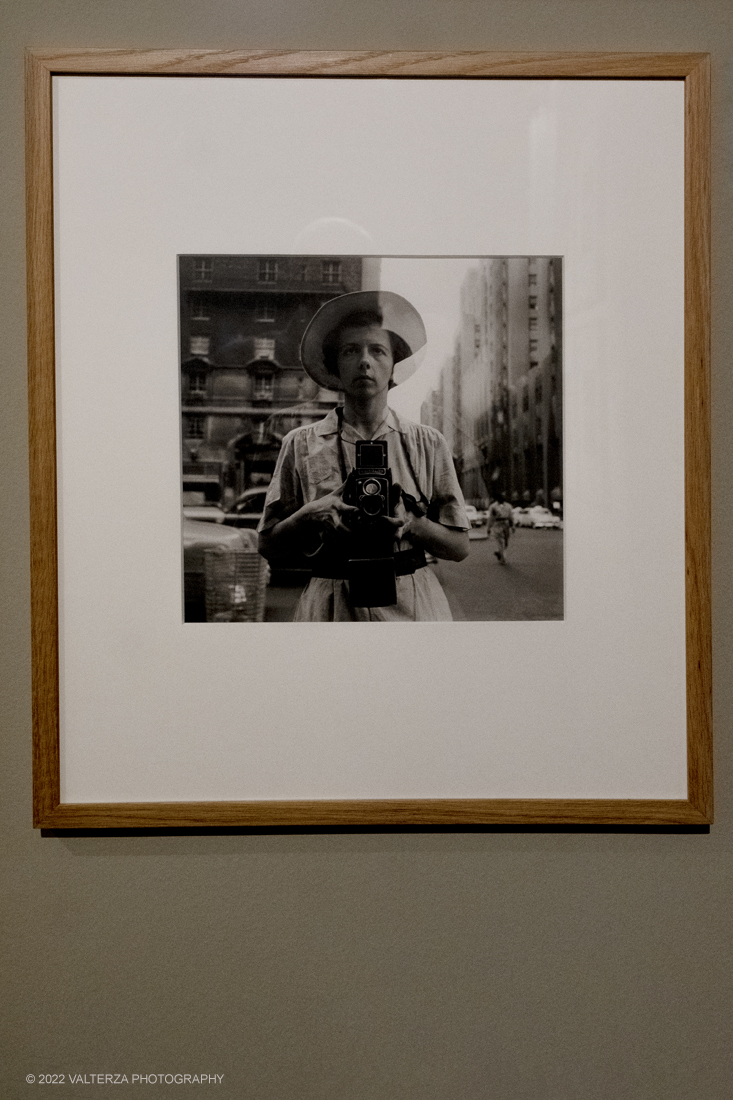 _DSF3518.jpg - 09/02/2022. Torino. Lâ€™esposizione si prefigge di raccontare aspetti sconosciuti o poco noti della misteriosa vicenda umana e artistica di Vivian Maier, approfondendo nuovi capitoli o proponendo lavori finora inediti, come la serie di scatti realizzati durante il suo viaggio in Italia, in particolare a Torino e Genova, nellâ€™estate del 1959. Nella foto immagine della sezione autoritratti