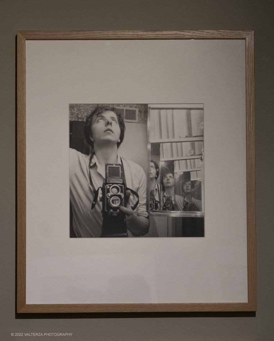 _DSF3533.jpg - 09/02/2022. Torino. Lâ€™esposizione si prefigge di raccontare aspetti sconosciuti o poco noti della misteriosa vicenda umana e artistica di Vivian Maier, approfondendo nuovi capitoli o proponendo lavori finora inediti, come la serie di scatti realizzati durante il suo viaggio in Italia, in particolare a Torino e Genova, nellâ€™estate del 1959. Nella foto immagine della sezione autoritratti