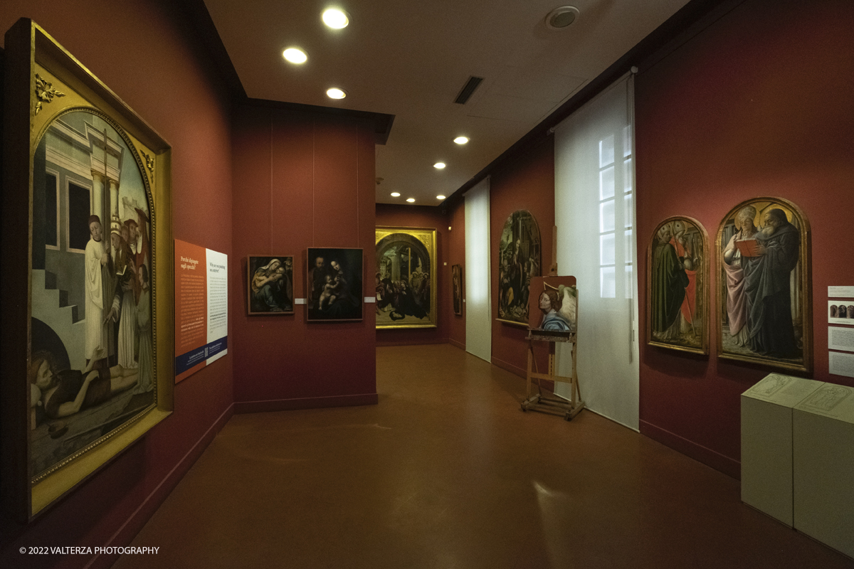 _DSF0138.jpg - 06/07/2022. Torino.  â€œvolti nel Voltoâ€� non Ã¨ solo una mostra,  si pone infatti lâ€™obiettivo di accogliere il pubblico nella dimensione di un laboratorio artistico, Ã¨ stato per questo possibile coinvolgere le migliori allieve e i migliori allievi dellâ€™Accademia nella realizzazione di dipinti on stage durante le visite alla mostra. Nella foto   parte dell'allestimento della mostra