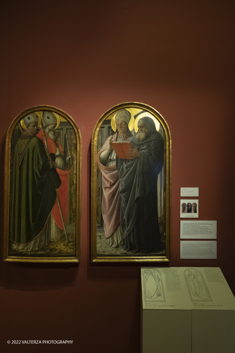 _DSF0151.jpg - 06/07/2022. Torino.  â€œvolti nel Voltoâ€� non Ã¨ solo una mostra,  si pone infatti lâ€™obiettivo di accogliere il pubblico nella dimensione di un laboratorio artistico, Ã¨ stato per questo possibile coinvolgere le migliori allieve e i migliori allievi dellâ€™Accademia nella realizzazione di dipinti on stage durante le visite alla mostra. Nella foto opere di Filippo Lippi santi Agostino e Ambrogio, santi Gregorio e Girolamo