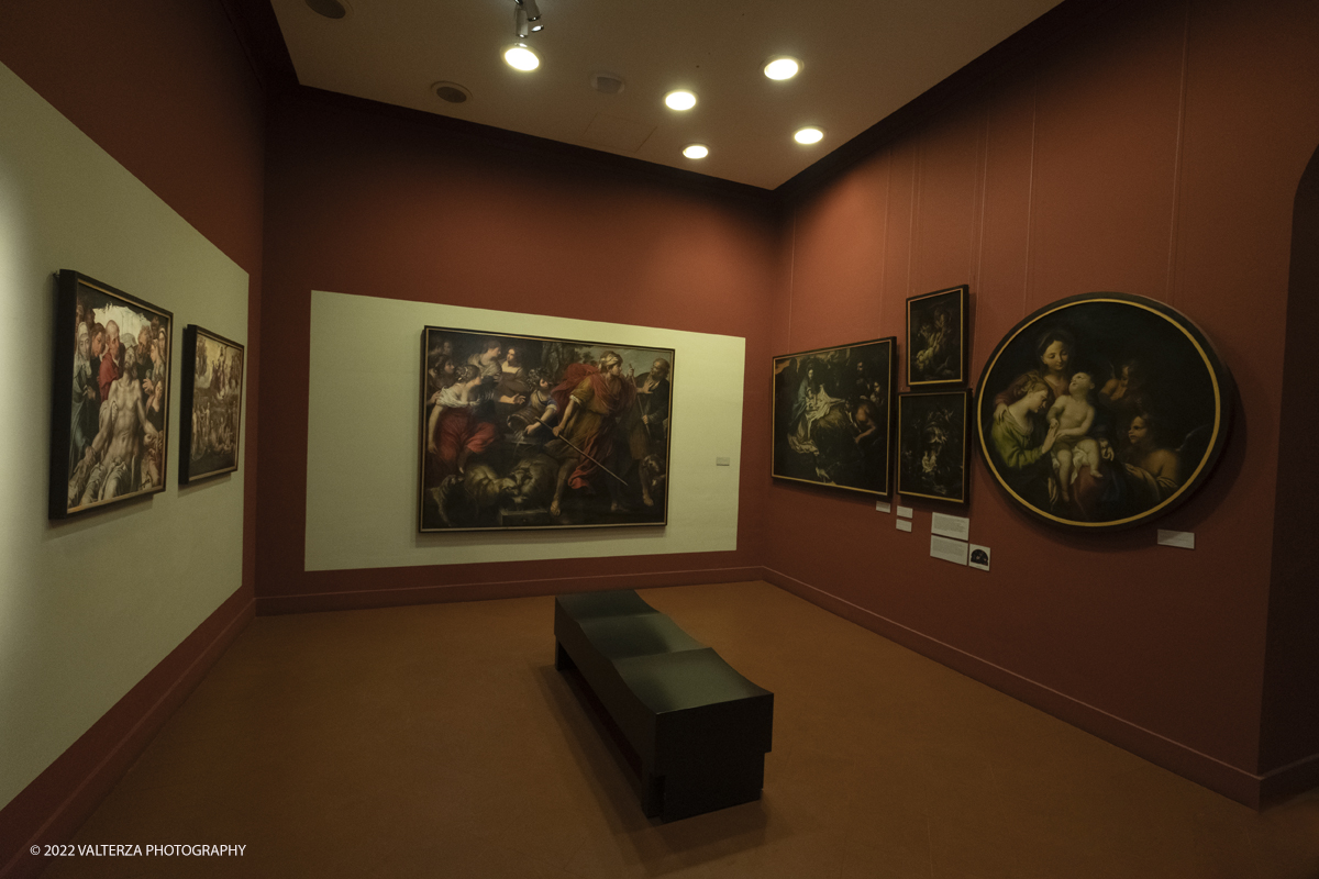 _DSF0180.jpg - 06/07/2022. Torino.  â€œvolti nel Voltoâ€� non Ã¨ solo una mostra,  si pone infatti lâ€™obiettivo di accogliere il pubblico nella dimensione di un laboratorio artistico, Ã¨ stato per questo possibile coinvolgere le migliori allieve e i migliori allievi dellâ€™Accademia nella realizzazione di dipinti on stage durante le visite alla mostra. Nella foto   parte dell'allestimento della mostra