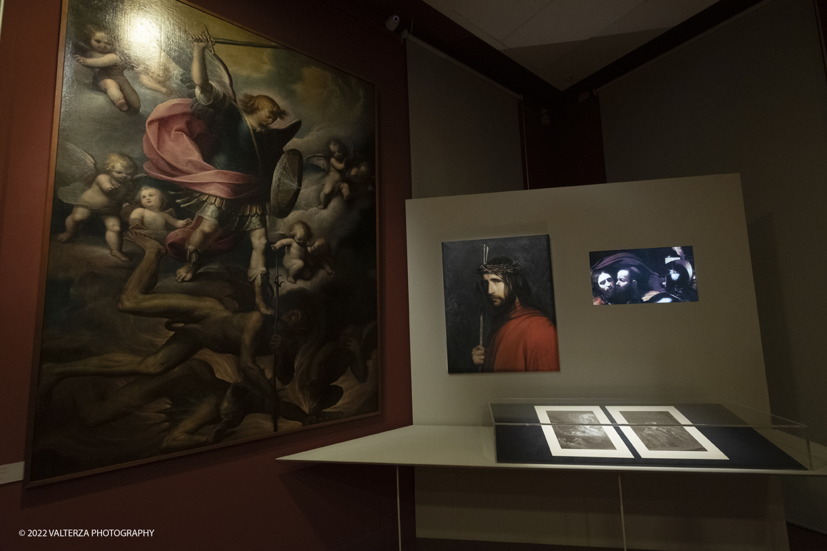 _DSF0192.jpg - 06/07/2022. Torino.  â€œvolti nel Voltoâ€� non Ã¨ solo una mostra,  si pone infatti lâ€™obiettivo di accogliere il pubblico nella dimensione di un laboratorio artistico, Ã¨ stato per questo possibile coinvolgere le migliori allieve e i migliori allievi dellâ€™Accademia nella realizzazione di dipinti on stage durante le visite alla mostra. Nella foto   parte dell'allestimento della mostra
