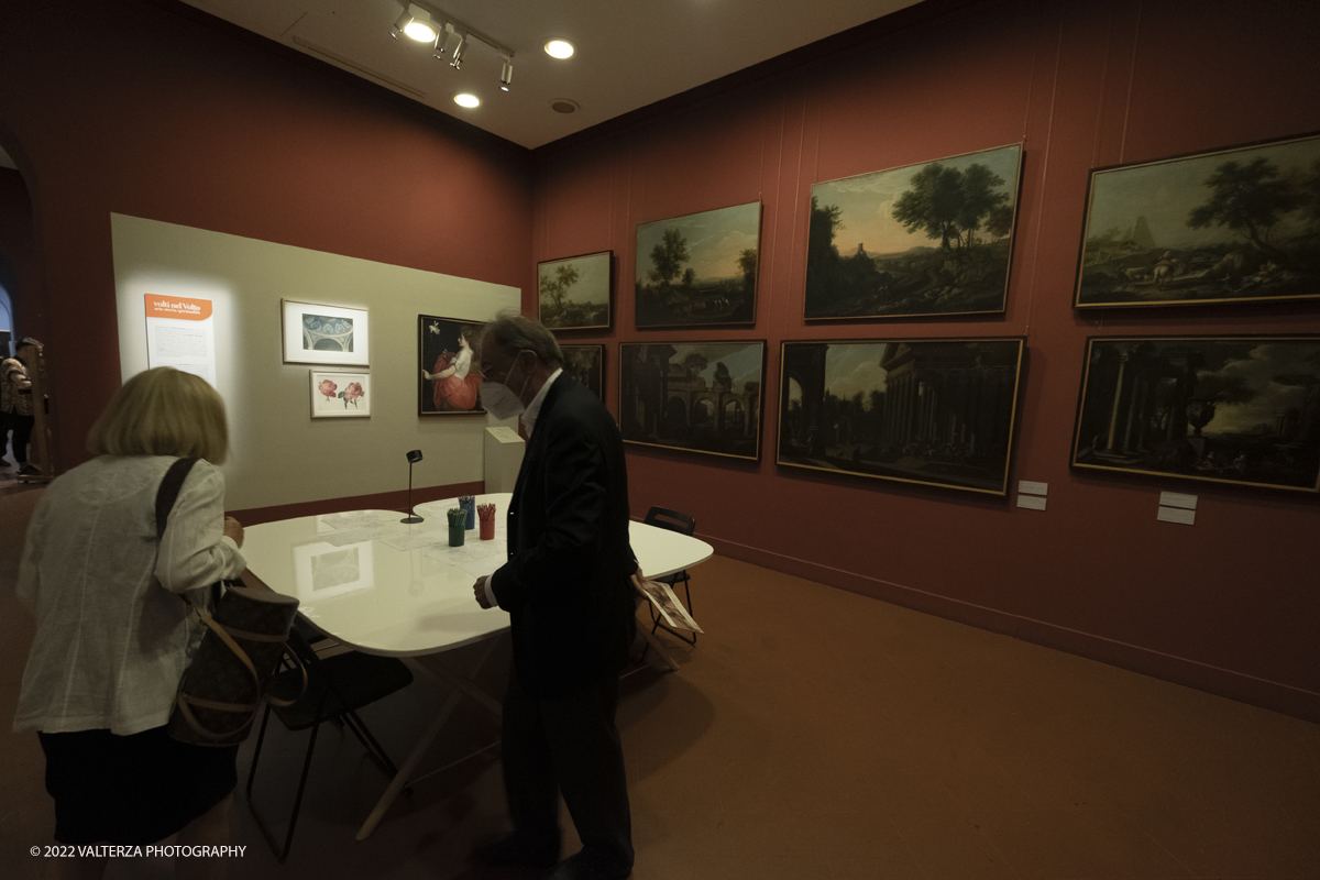 _DSF0237.jpg - 06/07/2022. Torino.  â€œvolti nel Voltoâ€� non Ã¨ solo una mostra,  si pone infatti lâ€™obiettivo di accogliere il pubblico nella dimensione di un laboratorio artistico, Ã¨ stato per questo possibile coinvolgere le migliori allieve e i migliori allievi dellâ€™Accademia nella realizzazione di dipinti on stage durante le visite alla mostra. Nella foto in visita alla mostra