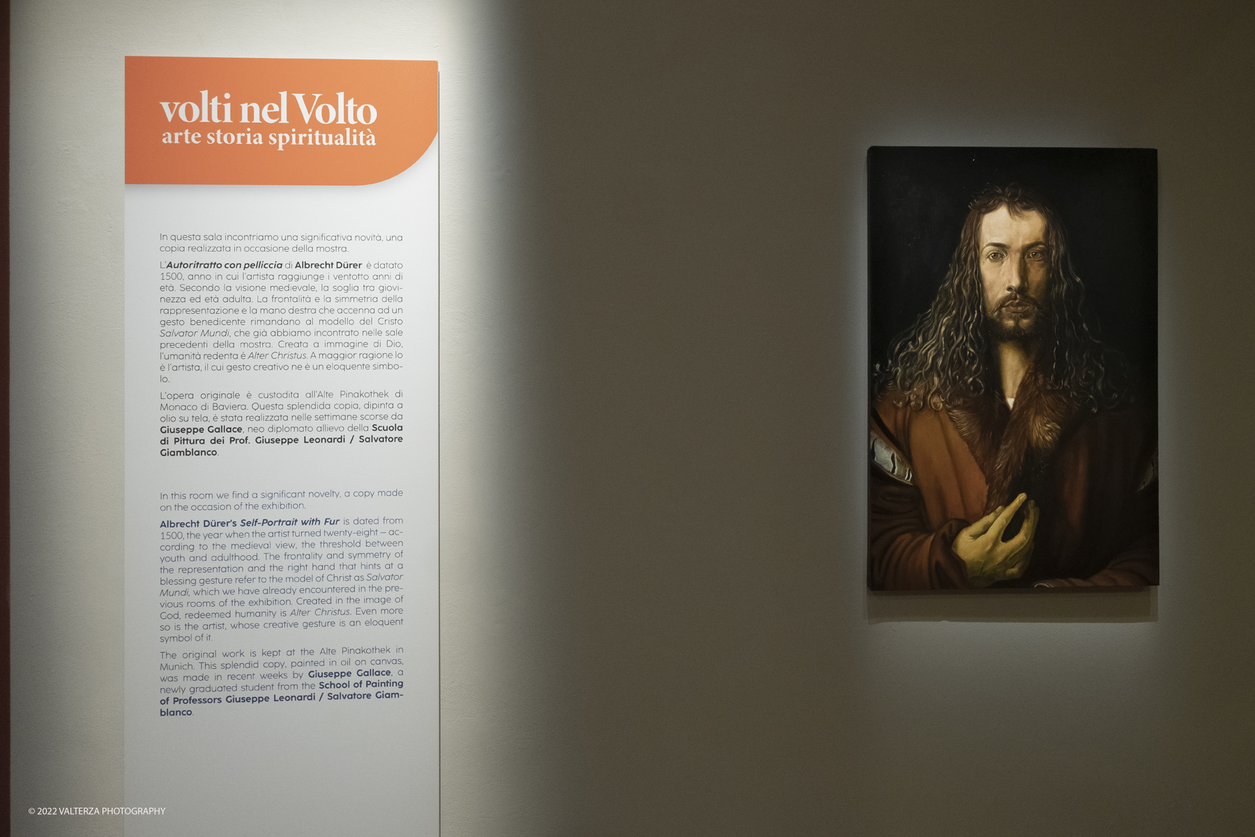 _DSF0262.jpg - 06/07/2022. Torino.  â€œvolti nel Voltoâ€� non Ã¨ solo una mostra,  si pone infatti lâ€™obiettivo di accogliere il pubblico nella dimensione di un laboratorio artistico, Ã¨ stato per questo possibile coinvolgere le migliori allieve e i migliori allievi dellâ€™Accademia nella realizzazione di dipinti on stage durante le visite alla mostra. Nella foto riproduzione dell'autoritratto con pelliccia di Albrecht Durer