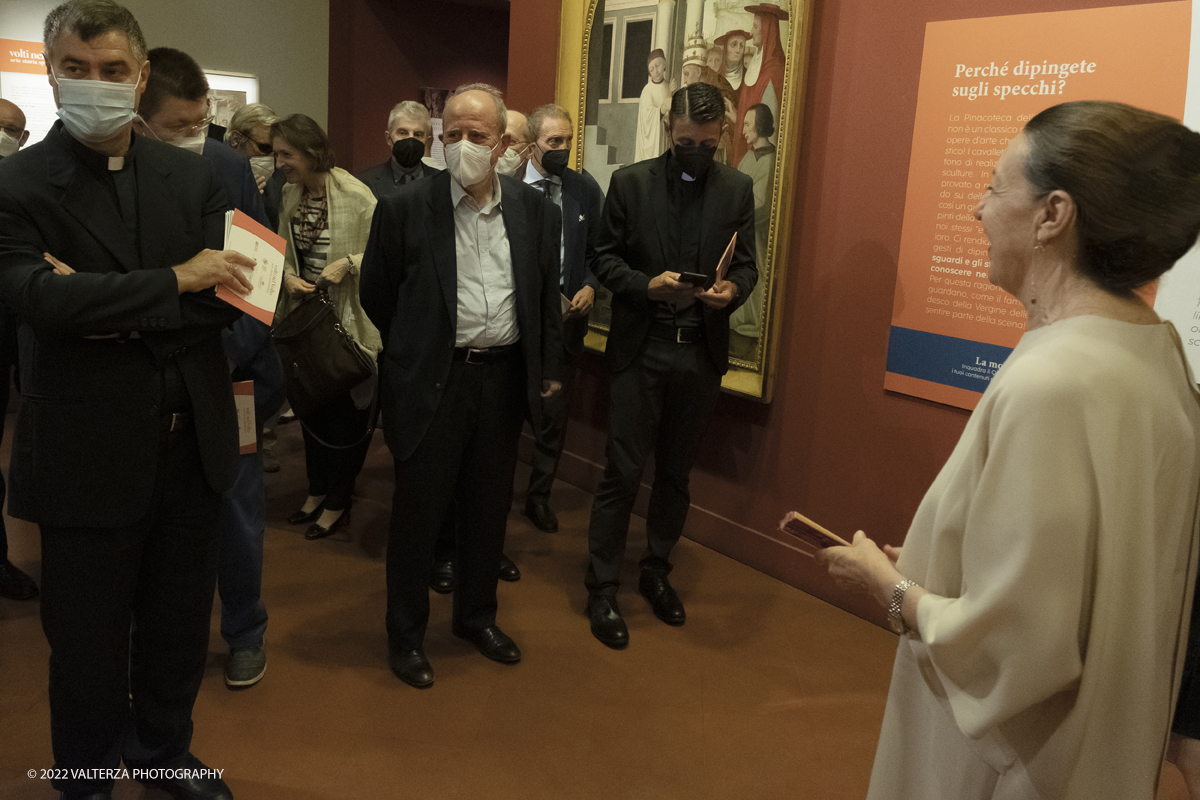 _DSF0414.jpg - 06/07/2022. Torino.  â€œvolti nel Voltoâ€� non Ã¨ solo una mostra,  si pone infatti lâ€™obiettivo di accogliere il pubblico nella dimensione di un laboratorio artistico, Ã¨ stato per questo possibile coinvolgere le migliori allieve e i migliori allievi dellâ€™Accademia nella realizzazione di dipinti on stage durante le visite alla mostra. Nella foto visita guidata alla mostra con la Presidente dell'Accademia Albertina di Belle ArtiPaola Gribaudo