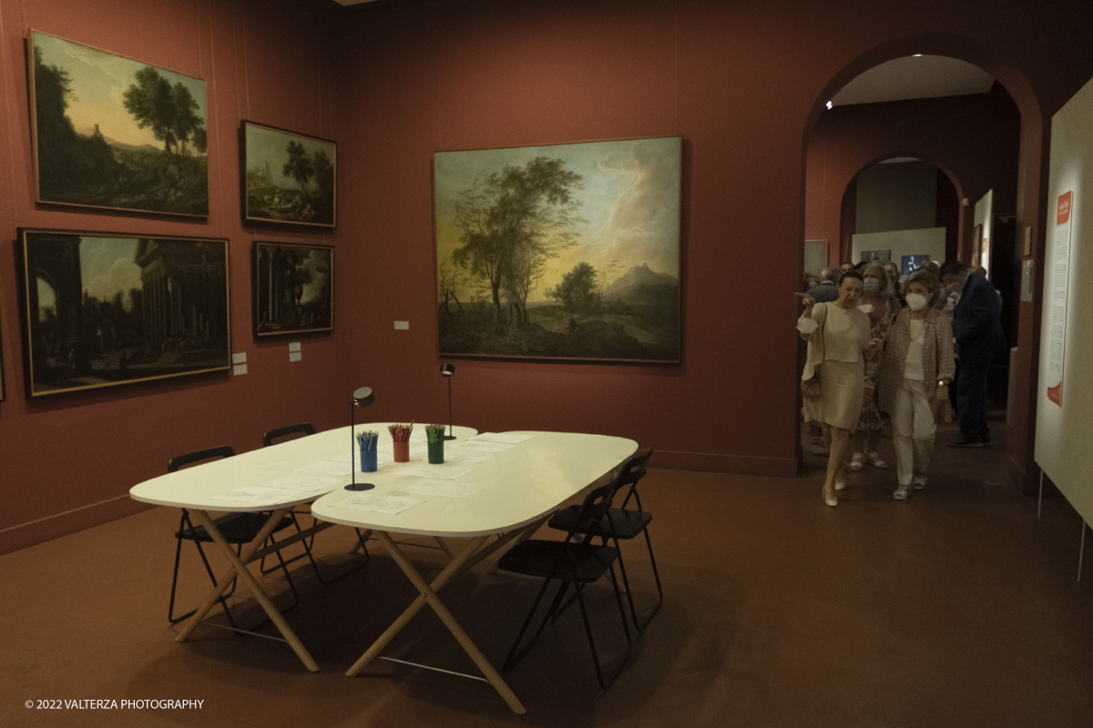 _DSF0474.jpg - 06/07/2022. Torino.  â€œvolti nel Voltoâ€� non Ã¨ solo una mostra,  si pone infatti lâ€™obiettivo di accogliere il pubblico nella dimensione di un laboratorio artistico, Ã¨ stato per questo possibile coinvolgere le migliori allieve e i migliori allievi dellâ€™Accademia nella realizzazione di dipinti on stage durante le visite alla mostra. Nella foto in visita alla mostra con la Presidente dell'Accademia Albertina di Belle ArtiPaola Gribaudo