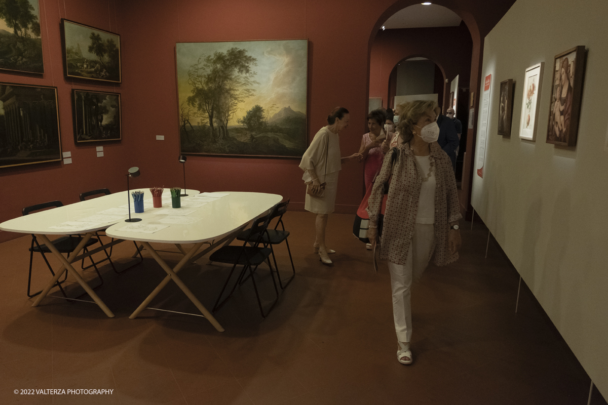 _DSF0477.jpg - 06/07/2022. Torino.  â€œvolti nel Voltoâ€� non Ã¨ solo una mostra,  si pone infatti lâ€™obiettivo di accogliere il pubblico nella dimensione di un laboratorio artistico, Ã¨ stato per questo possibile coinvolgere le migliori allieve e i migliori allievi dellâ€™Accademia nella realizzazione di dipinti on stage durante le visite alla mostra. Nella foto in visita alla mostra con la Presidente dell'Accademia Albertina di Belle ArtiPaola Gribaudo