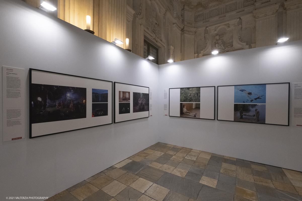 _DSF4558.jpg - 7/05/2021. Torino. Palazzo Madama ospita l'anteprima nazionale della mostra World Press Photo 2021. Nella foto immagini premiate nelle sezioni attualitÃ  e ritratti.