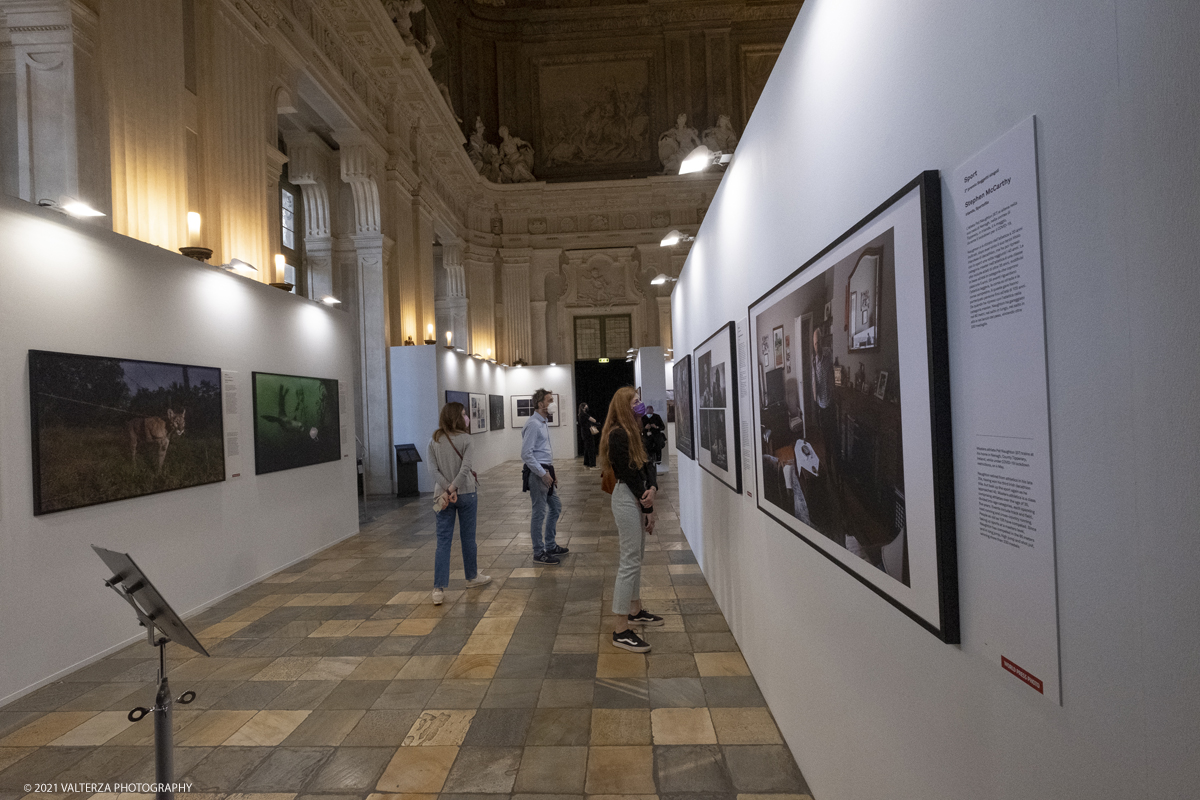 _DSF4859.jpg - 7/05/2021. Torino. Palazzo Madama ospita l'anteprima nazionale della mostra World Press Photo 2021. Nella foto  in visita alla mostra