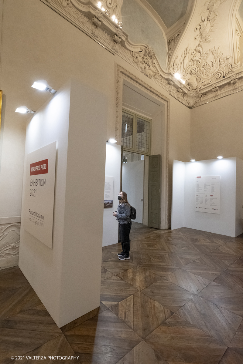 _DSF4958.jpg - 7/05/2021. Torino. Palazzo Madama ospita l'anteprima nazionale della mostra World Press Photo 2021. Nella foto l'area di ingresso alla mostra