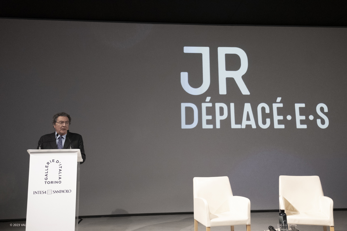 _DSF1116.jpg - 08/02/2923. Torino. Le Gallerie d'Italia aprono al pubblico dal 9 febbraio al 16 luglio 2023  DÃ©placÃ©Â·eÂ·s, la prima mostra personale in Italia di JR, artista francese famoso nel mondo per i suoi progetti che uniscono fotografia, arte pubblica e impegno sociale. Nella foto  Gian Maria Gros-Pietro Presidente del consiglio di amministrazione di Intesa Sanpaolo