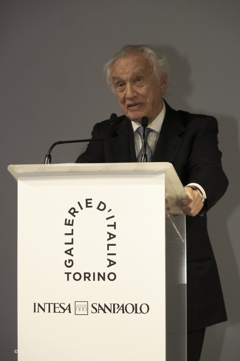 _DSF1157.jpg - 08/02/2923. Torino. Le Gallerie d'Italia aprono al pubblico dal 9 febbraio al 16 luglio 2023  DÃ©placÃ©Â·eÂ·s, la prima mostra personale in Italia di JR, artista francese famoso nel mondo per i suoi progetti che uniscono fotografia, arte pubblica e impegno sociale. Nella foto Giovanni Bazoli, Presidente Emerito di Intesa Sanpaolo