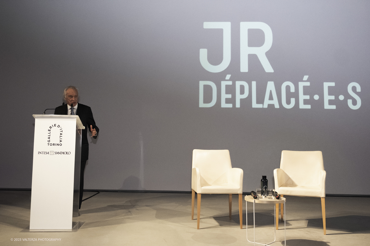 _DSF1162.jpg - 08/02/2923. Torino. Le Gallerie d'Italia aprono al pubblico dal 9 febbraio al 16 luglio 2023  DÃ©placÃ©Â·eÂ·s, la prima mostra personale in Italia di JR, artista francese famoso nel mondo per i suoi progetti che uniscono fotografia, arte pubblica e impegno sociale. Nella foto Giovanni Bazoli, Presidente Emerito di Intesa Sanpaolo