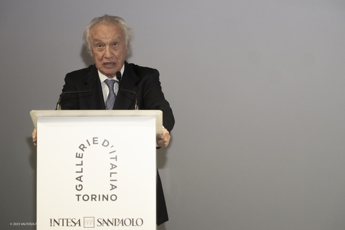 _DSF1171.jpg - 08/02/2923. Torino. Le Gallerie d'Italia aprono al pubblico dal 9 febbraio al 16 luglio 2023  DÃ©placÃ©Â·eÂ·s, la prima mostra personale in Italia di JR, artista francese famoso nel mondo per i suoi progetti che uniscono fotografia, arte pubblica e impegno sociale. Nella foto Giovanni Bazoli, Presidente Emerito di Intesa Sanpaolo