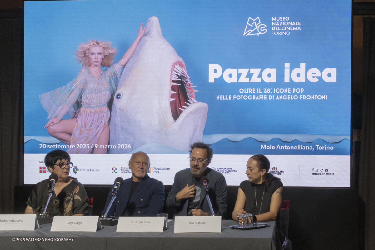 DSCF0187.jpg - 20/09/2025: Torino. Oltre il ’68: icone pop nelle fotografie di Angelo Frontoni. Le immagini in mostra, scattate principalmente per servizi fotografici a uso giornalistico, sfidano il tempo e chiamano in causa il nostro modo di vedere l’altro e di rappresentarci. Nella foto  Jane Fonda