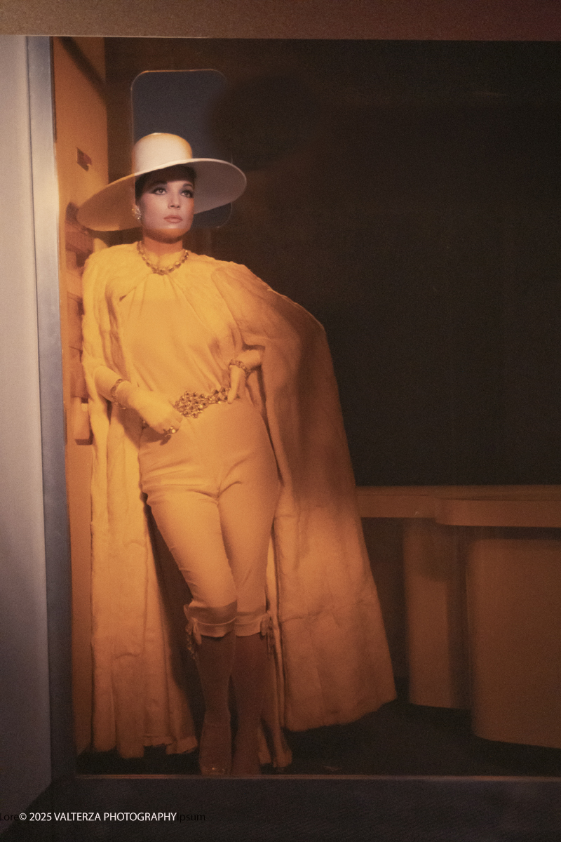 _DSF0368.jpg - 20/09/2025: Torino. Oltre il ’68: icone pop nelle fotografie di Angelo Frontoni. Le immagini in mostra, scattate principalmente per servizi fotografici a uso giornalistico, sfidano il tempo e chiamano in causa il nostro modo di vedere l’altro e di rappresentarci. Nella foto Elsa Martinelli