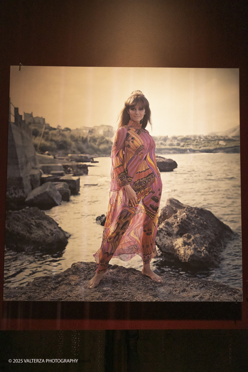 _DSF0462.jpg - 20/09/2025: Torino. Oltre il ’68: icone pop nelle fotografie di Angelo Frontoni. Le immagini in mostra, scattate principalmente per servizi fotografici a uso giornalistico, sfidano il tempo e chiamano in causa il nostro modo di vedere l’altro e di rappresentarci. Nella foto Claudia Cardinale