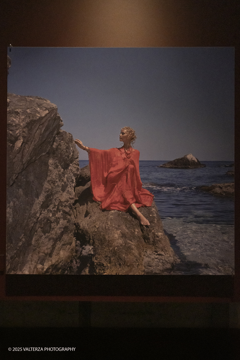 _DSF0509.jpg - 20/09/2025: Torino. Oltre il ’68: icone pop nelle fotografie di Angelo Frontoni. Le immagini in mostra, scattate principalmente per servizi fotografici a uso giornalistico, sfidano il tempo e chiamano in causa il nostro modo di vedere l’altro e di rappresentarci. Nella foto Patty Pravp