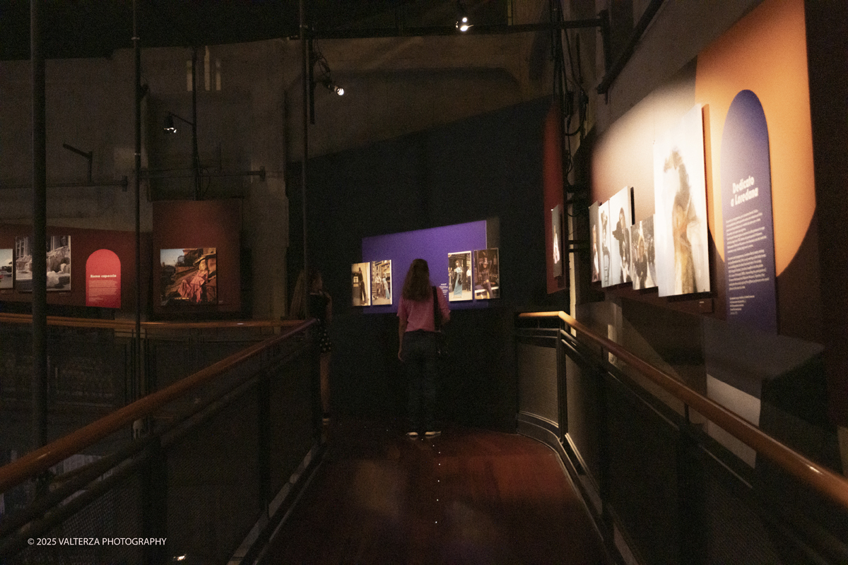 _DSF0615.jpg - 20/09/2025: Torino. Oltre il ’68: icone pop nelle fotografie di Angelo Frontoni. Le immagini in mostra, scattate principalmente per servizi fotografici a uso giornalistico, sfidano il tempo e chiamano in causa il nostro modo di vedere l’altro e di rappresentarci. Nella foto in visita alla mostra