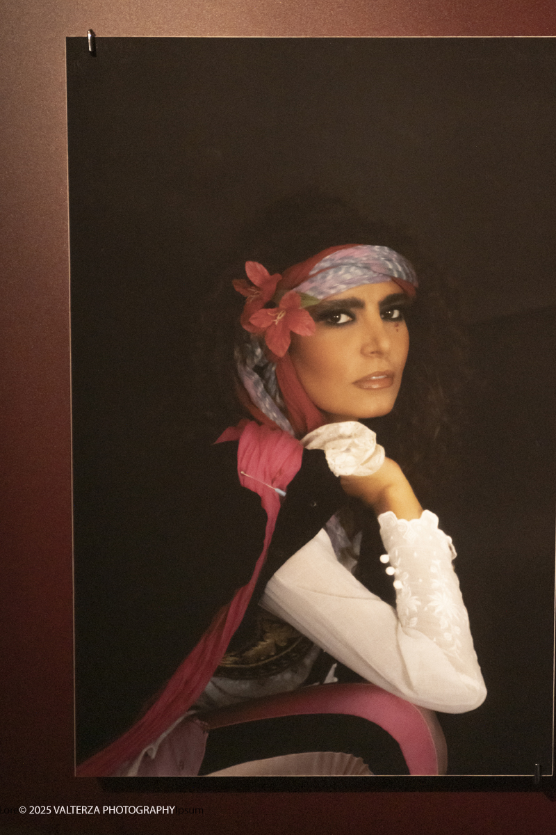 _DSF0642.jpg - 20/09/2025: Torino. Oltre il ’68: icone pop nelle fotografie di Angelo Frontoni. Le immagini in mostra, scattate principalmente per servizi fotografici a uso giornalistico, sfidano il tempo e chiamano in causa il nostro modo di vedere l’altro e di rappresentarci. Nella foto Loredana Bertè