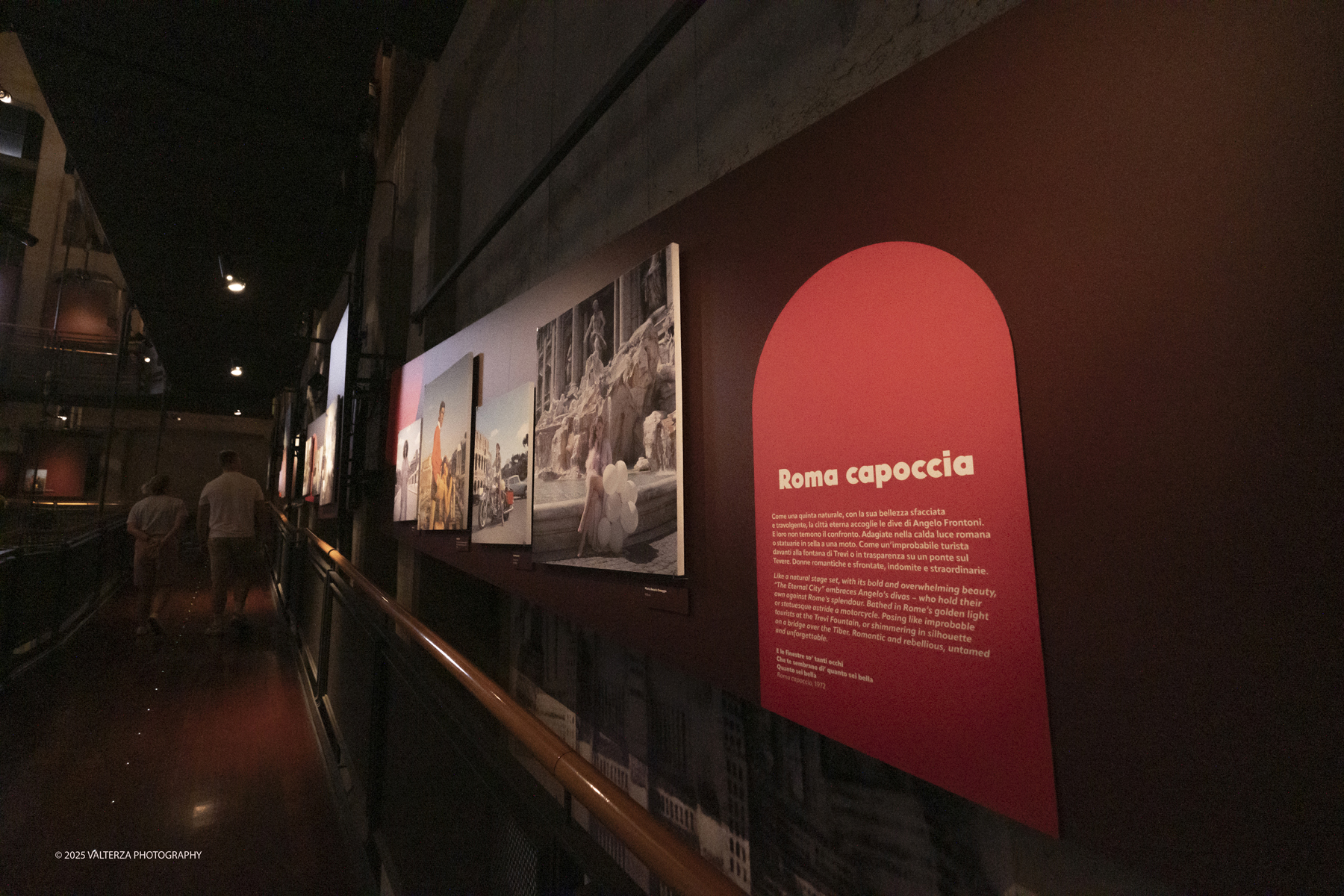 _DSF0671.jpg - 20/09/2025: Torino. Oltre il ’68: icone pop nelle fotografie di Angelo Frontoni. Le immagini in mostra, scattate principalmente per servizi fotografici a uso giornalistico, sfidano il tempo e chiamano in causa il nostro modo di vedere l’altro e di rappresentarci. Nella foto in visita alla mostra