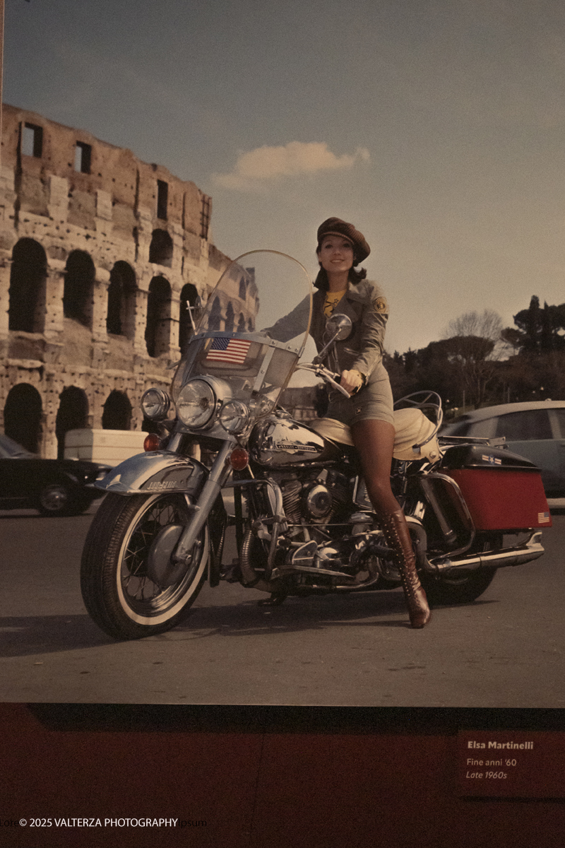 _DSF0678.jpg - 20/09/2025: Torino. Oltre il ’68: icone pop nelle fotografie di Angelo Frontoni. Le immagini in mostra, scattate principalmente per servizi fotografici a uso giornalistico, sfidano il tempo e chiamano in causa il nostro modo di vedere l’altro e di rappresentarci. Nella foto Elsa Martinelli