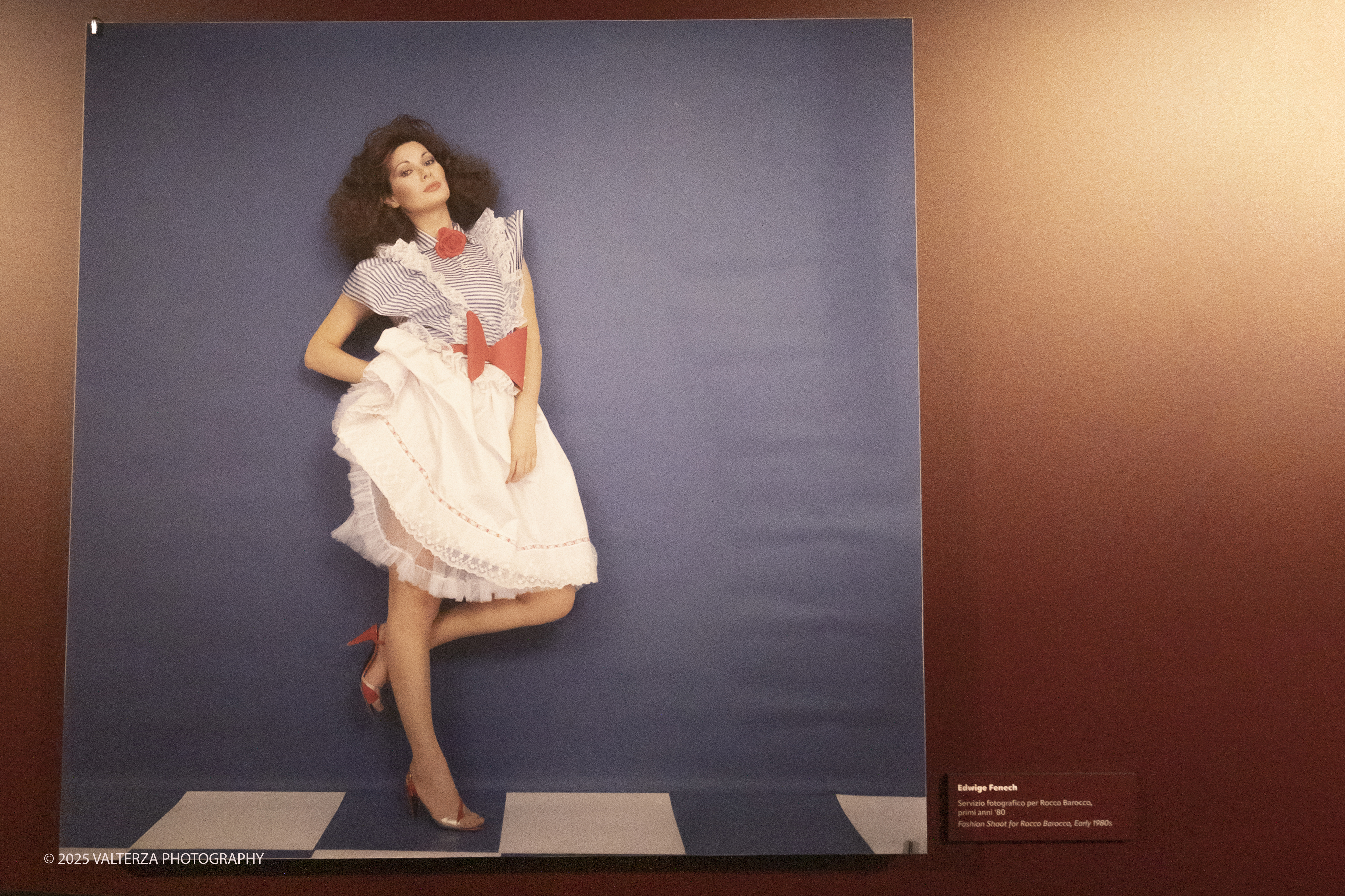 _DSF0736.jpg - 20/09/2025: Torino. Oltre il ’68: icone pop nelle fotografie di Angelo Frontoni. Le immagini in mostra, scattate principalmente per servizi fotografici a uso giornalistico, sfidano il tempo e chiamano in causa il nostro modo di vedere l’altro e di rappresentarci. Nella foto Edwige Fenech