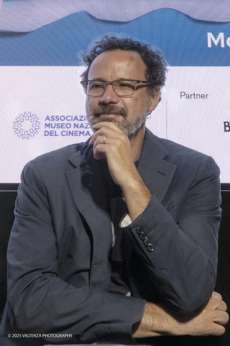 DSCF0120.jpg - 20/09/2025: Torino.  Mostra: Pazza Idea. Oltre il ’68: icone pop nelle fotografie di Angelo Frontoni. Le immagini in mostra, scattate principalmente per servizi fotografici a uso giornalistico, sfidano il tempo e chiamano in causa il nostro modo di vedere l’altro e di rappresentarci. Nella foto Carlo Chatrian Direttore del Museo e curatore,