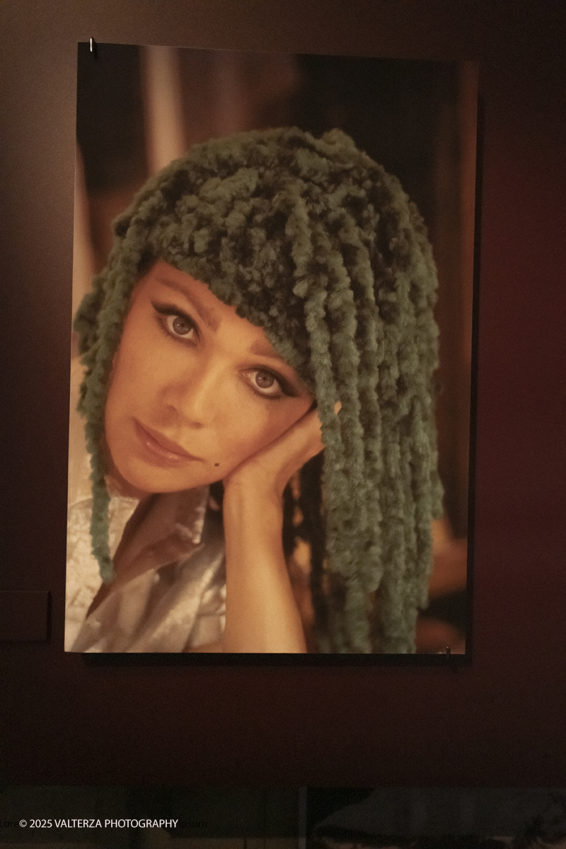 _DSF0346.jpg - 20/09/2025: Torino.  Mostra: Pazza Idea. Oltre il ’68: icone pop nelle fotografie di Angelo Frontoni. Le immagini in mostra, scattate principalmente per servizi fotografici a uso giornalistico, sfidano il tempo e chiamano in causa il nostro modo di vedere l’altro e di rappresentarci. Nella foto Gaia Germani