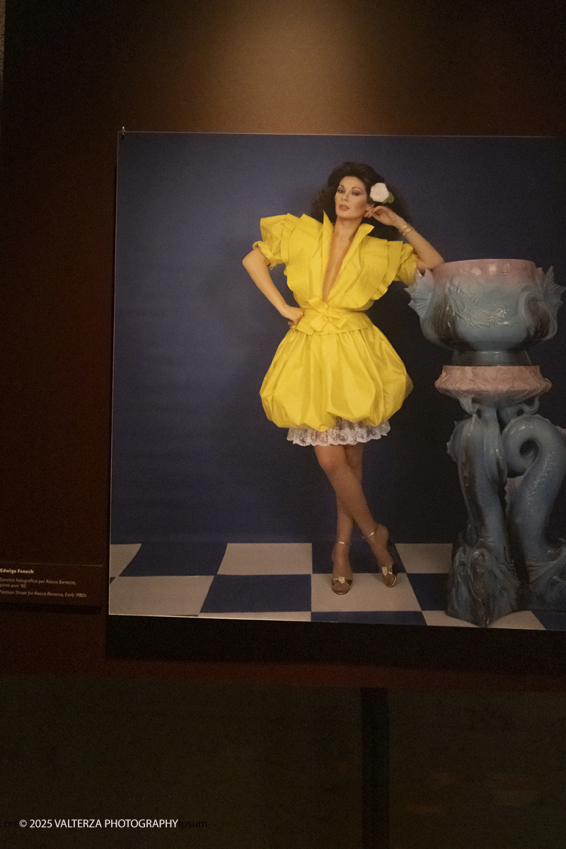 _DSF0749.jpg - 20/09/2025: Torino.  Mostra: Pazza Idea. Oltre il ’68: icone pop nelle fotografie di Angelo Frontoni. Le immagini in mostra, scattate principalmente per servizi fotografici a uso giornalistico, sfidano il tempo e chiamano in causa il nostro modo di vedere l’altro e di rappresentarci. Nella foto Edwige Fenech