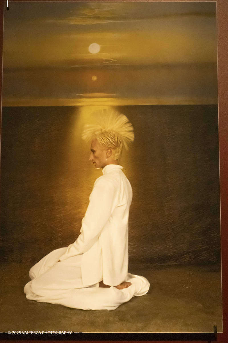 _DSF0780.jpg - 20/09/2025: Torino.  Mostra: Pazza Idea. Oltre il ’68: icone pop nelle fotografie di Angelo Frontoni. Le immagini in mostra, scattate principalmente per servizi fotografici a uso giornalistico, sfidano il tempo e chiamano in causa il nostro modo di vedere l’altro e di rappresentarci. Nella foto Enzo Avallone