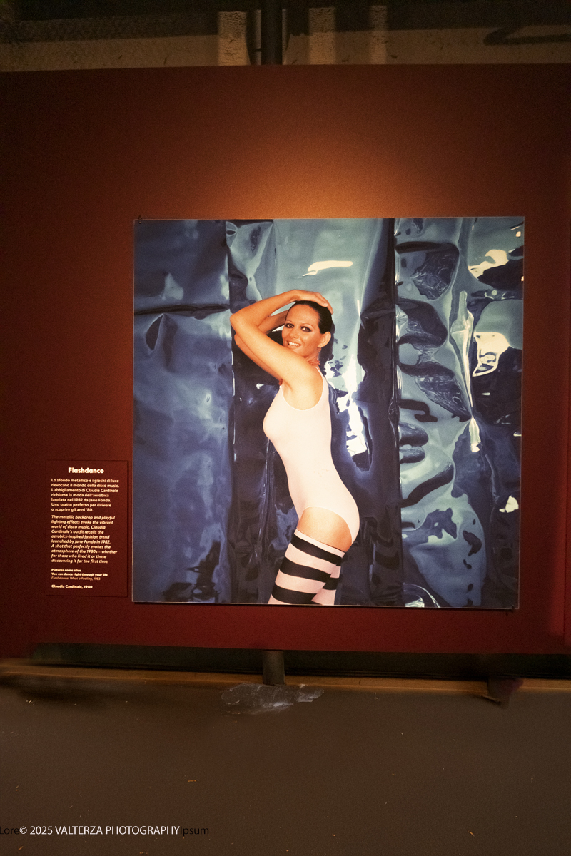 _DSF0797.jpg - 20/09/2025: Torino.  Mostra: Pazza Idea. Oltre il ’68: icone pop nelle fotografie di Angelo Frontoni. Le immagini in mostra, scattate principalmente per servizi fotografici a uso giornalistico, sfidano il tempo e chiamano in causa il nostro modo di vedere l’altro e di rappresentarci. Nella foto Claudia Cardinale