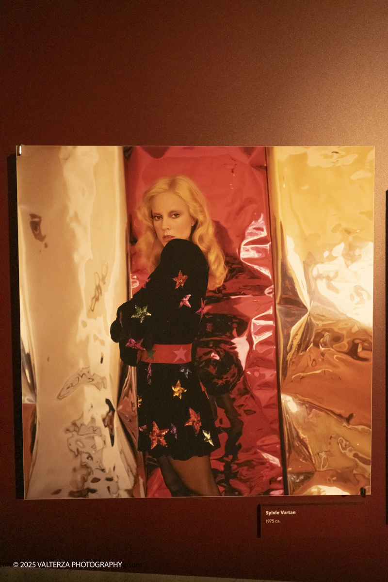 _DSF0802.jpg - 20/09/2025: Torino.  Mostra: Pazza Idea. Oltre il ’68: icone pop nelle fotografie di Angelo Frontoni. Le immagini in mostra, scattate principalmente per servizi fotografici a uso giornalistico, sfidano il tempo e chiamano in causa il nostro modo di vedere l’altro e di rappresentarci. Nella foto Sylvie Vartan