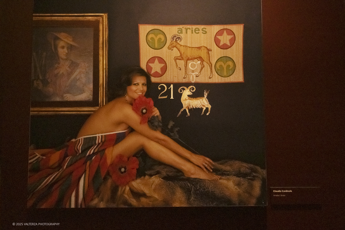 _DSF0821.jpg - 20/09/2025: Torino.  Mostra: Pazza Idea. Oltre il ’68: icone pop nelle fotografie di Angelo Frontoni. Le immagini in mostra, scattate principalmente per servizi fotografici a uso giornalistico, sfidano il tempo e chiamano in causa il nostro modo di vedere l’altro e di rappresentarci. Nella foto Claudia Cardinale