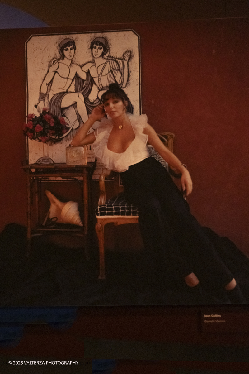 _DSF0835.jpg - 20/09/2025: Torino.  Mostra: Pazza Idea. Oltre il ’68: icone pop nelle fotografie di Angelo Frontoni. Le immagini in mostra, scattate principalmente per servizi fotografici a uso giornalistico, sfidano il tempo e chiamano in causa il nostro modo di vedere l’altro e di rappresentarci. Nella foto Joan Collins