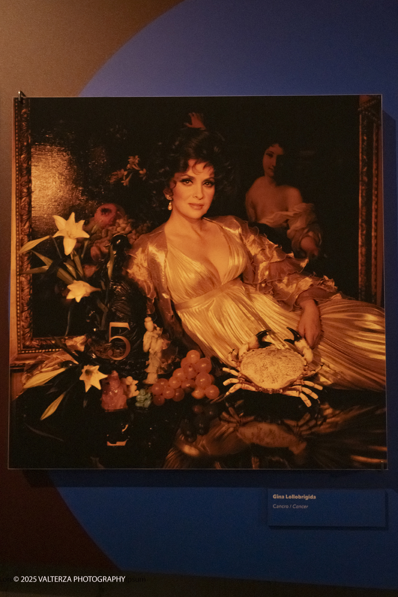 _DSF0838.jpg - 20/09/2025: Torino.  Mostra: Pazza Idea. Oltre il ’68: icone pop nelle fotografie di Angelo Frontoni. Le immagini in mostra, scattate principalmente per servizi fotografici a uso giornalistico, sfidano il tempo e chiamano in causa il nostro modo di vedere l’altro e di rappresentarci. Nella foto Gina Lollobrigida