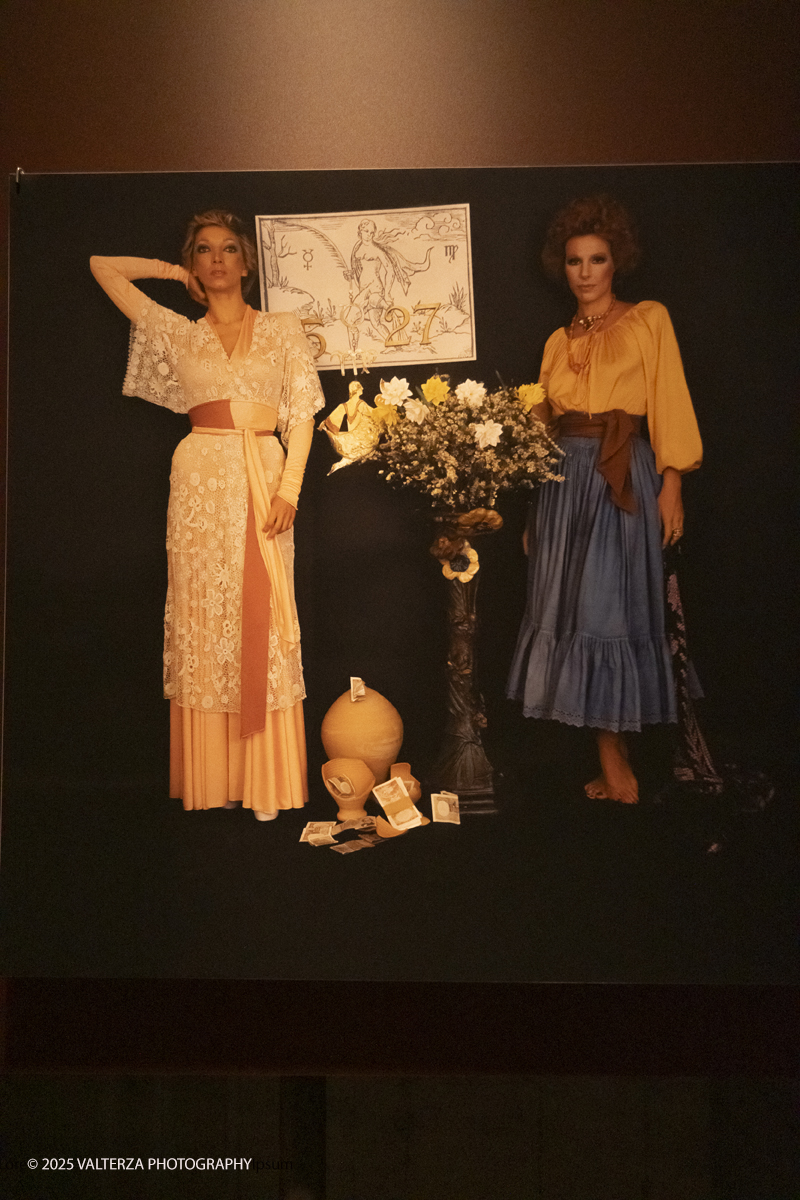 _DSF0846.jpg - 20/09/2025: Torino.  Mostra: Pazza Idea. Oltre il ’68: icone pop nelle fotografie di Angelo Frontoni. Le immagini in mostra, scattate principalmente per servizi fotografici a uso giornalistico, sfidano il tempo e chiamano in causa il nostro modo di vedere l’altro e di rappresentarci. Nella foto Maria Angela Melato ed Ornella Vanoni