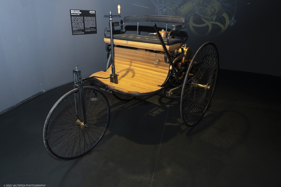 _DSF1856.jpg - 08/04/2022. Torino. Dalla ruota dei Sumeri del 2500 a.C. alla prima automobile della storia, la Benz Patent Motorwagen del 1886: queste la prima e lâ€™ultima tappa, tra secoli e continenti, del viaggio tra i tredici modelli in mostra, Preistoria dellâ€™Automobileâ€� al Mauto - Museo Nazionale dellâ€™Automobile di Torino, dallâ€™8 aprile al 25 settembre. Nella foto Benzpatent Motorwagen, Mannheim 1886