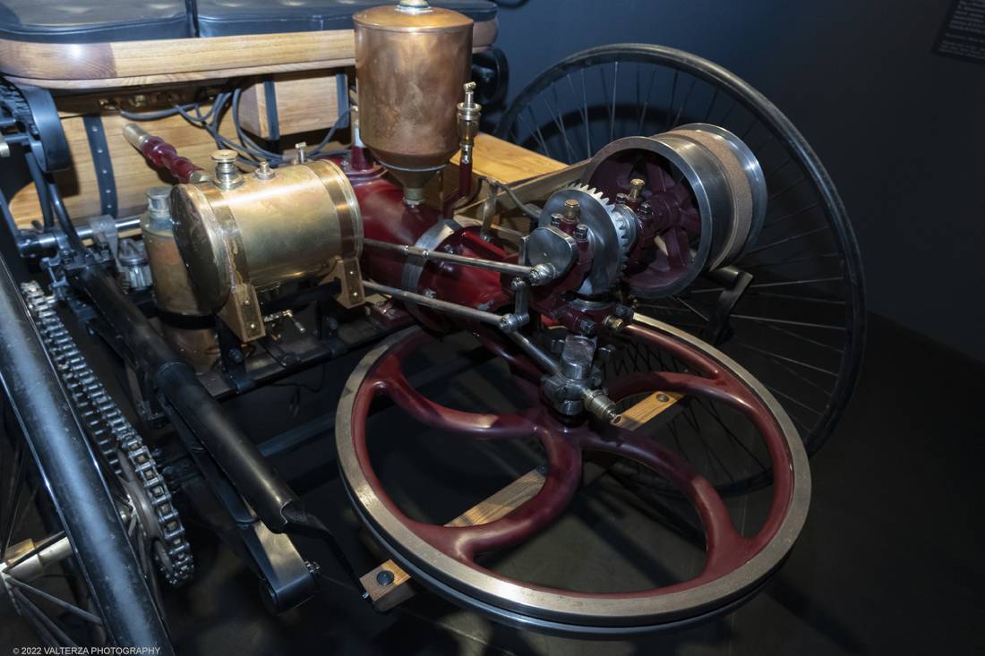 _DSF1857.jpg - 08/04/2022. Torino. Dalla ruota dei Sumeri del 2500 a.C. alla prima automobile della storia, la Benz Patent Motorwagen del 1886: queste la prima e lâ€™ultima tappa, tra secoli e continenti, del viaggio tra i tredici modelli in mostra, Preistoria dellâ€™Automobileâ€� al Mauto - Museo Nazionale dellâ€™Automobile di Torino, dallâ€™8 aprile al 25 settembre. Nella foto Benzpatent Motorwagen, Mannheim 1886. Particolare