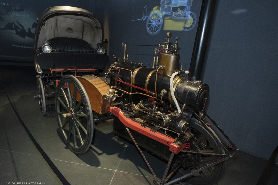 _DSF1864.jpg - 08/04/2022. Torino. Dalla ruota dei Sumeri del 2500 a.C. alla prima automobile della storia, la Benz Patent Motorwagen del 1886: queste la prima e lâ€™ultima tappa, tra secoli e continenti, del viaggio tra i tredici modelli in mostra, Preistoria dellâ€™Automobileâ€� al Mauto - Museo Nazionale dellâ€™Automobile di Torino, dallâ€™8 aprile al 25 settembre. Nella foto ocomotiva stradale Pistoia,1879