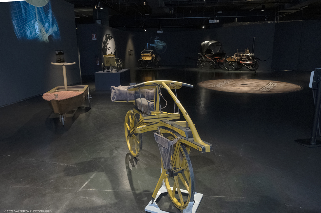 _DSF1882.jpg - 08/04/2022. Torino. Dalla ruota dei Sumeri del 2500 a.C. alla prima automobile della storia, la Benz Patent Motorwagen del 1886: queste la prima e lâ€™ultima tappa, tra secoli e continenti, del viaggio tra i tredici modelli in mostra, Preistoria dellâ€™Automobileâ€� al Mauto - Museo Nazionale dellâ€™Automobile di Torino, dallâ€™8 aprile al 25 settembre. Nella foto parte dell'allestimento della mostra