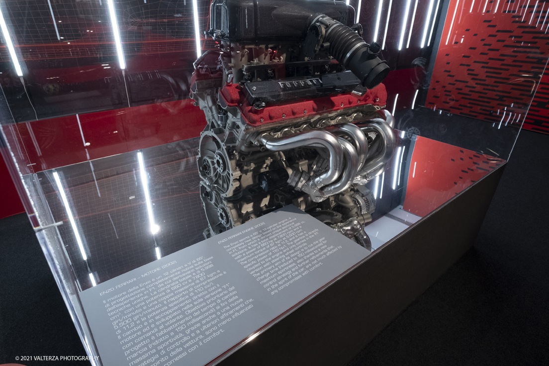 _DSF1120.jpg - 05/01/2022. Maranello. il Museo Ferrari di Maranello con il nuovo settore â€œGT 2021, a memorable yearâ€� che celebra lâ€™anno piÃ¹ vincente della storia di Ferrari nelle competizioni GT. Nella foto il settore dedicato alle Supercars con il motore 12 cilindri della Enzo Ferrari