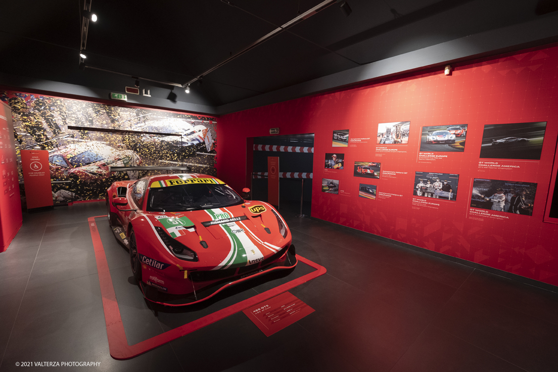 _DSF1256.jpg - 05/01/2022. Maranello. il Museo Ferrari di Maranello con il nuovo settore â€œGT 2021, a memorable yearâ€� che celebra lâ€™anno piÃ¹ vincente della storia di Ferrari nelle competizioni GT. Nella foto la nuova mostra â€œGT 2021, a memorable yearâ€� con la 488 GTE  numero 51, impegnata in classe LMGTE Pro con Alessandro Pier Guidi e James Calado che questâ€™anno si Ã¨ imposta in tre occasioni, tra cui la 24 Ore di Le Mans