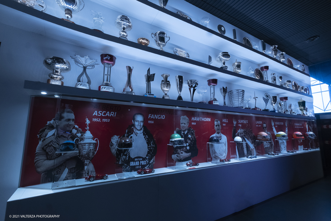 _DSF1352.jpg - 05/01/2022. Maranello. il Museo Ferrari di Maranello con il nuovo settore â€œGT 2021, a memorable yearâ€� che celebra lâ€™anno piÃ¹ vincente della storia di Ferrari nelle competizioni GT. Nella foto bacheche con trofei delle vittorie Ferrari