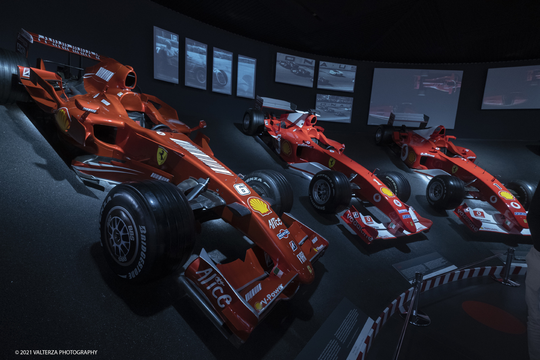 _DSF1360.jpg - 05/01/2022. Maranello. il Museo Ferrari di Maranello con il nuovo settore â€œGT 2021, a memorable yearâ€� che celebra lâ€™anno piÃ¹ vincente della storia di Ferrari nelle competizioni GT. Nella foto l'ampio settore della mostra "Scuderia Ferrari la storria completa" con numerosi esemplari di vetture di F1