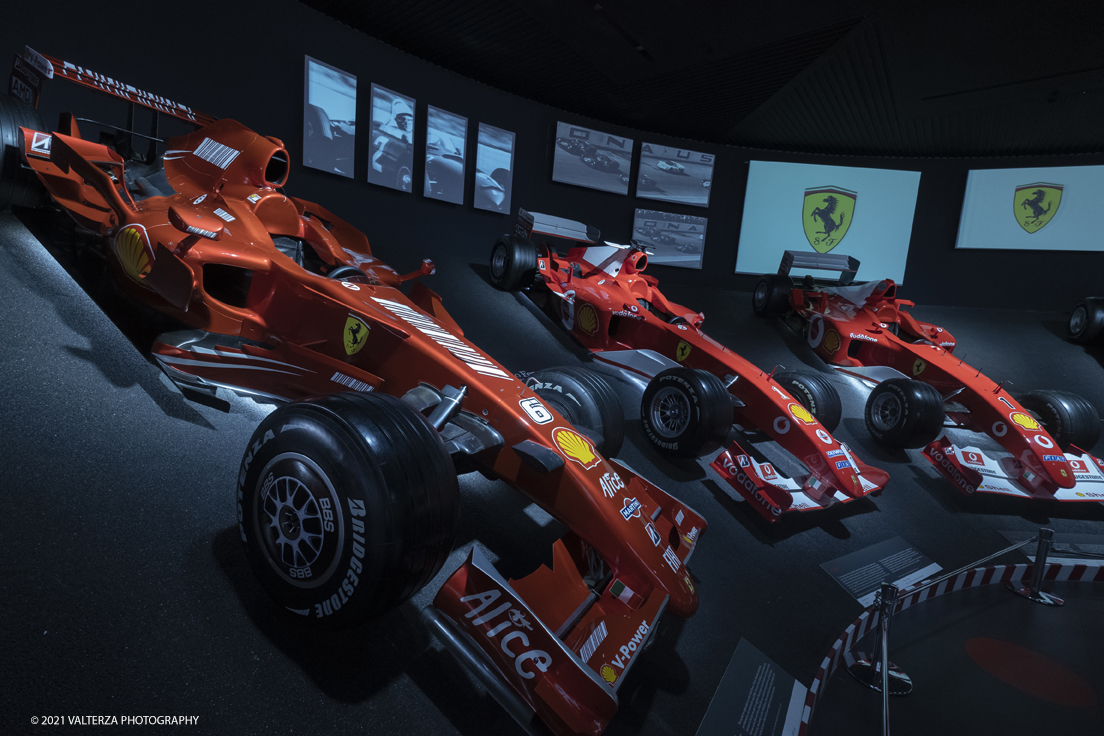 _DSF1362.jpg - 05/01/2022. Maranello. il Museo Ferrari di Maranello con il nuovo settore â€œGT 2021, a memorable yearâ€� che celebra lâ€™anno piÃ¹ vincente della storia di Ferrari nelle competizioni GT. Nella foto l'ampio settore della mostra "Scuderia Ferrari la storria completa" con numerosi esemplari di vetture di F1