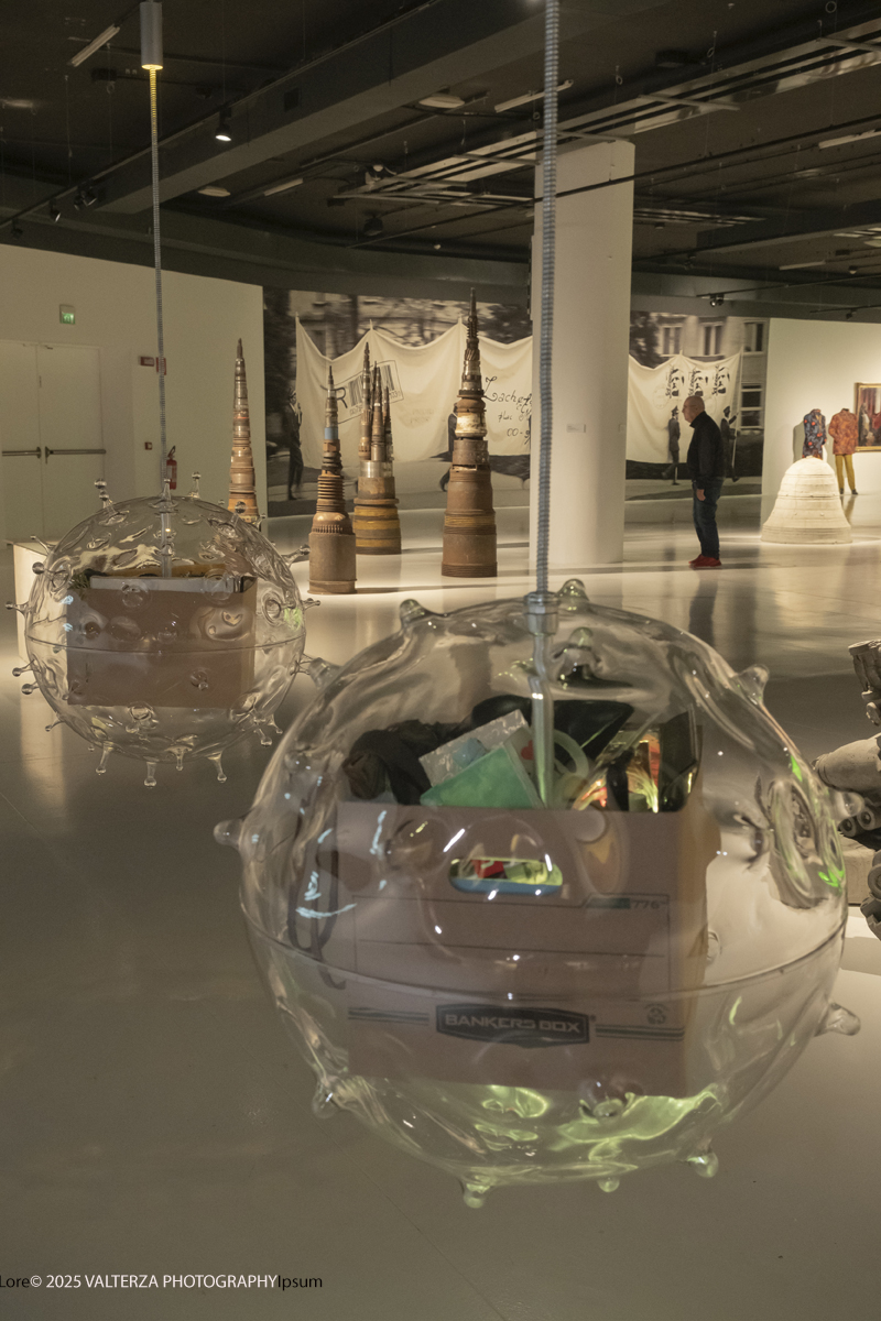 DSCF0084.jpg - 30/10/2025. Torino. Dal 30 ottobre allâ€™8 marzo del prossimo anno, il MAUTO â€“ Museo Nazionale dellâ€™Automobile ospita la mostra News from the Near Future, estensione del progetto espositivo allestito nella sede della Fondazione in via Modane in occasione del trentesimo anniversario della Fondazione Sandretto Re Rebaudengo. Nella foto parte dell'allestimento della mostra