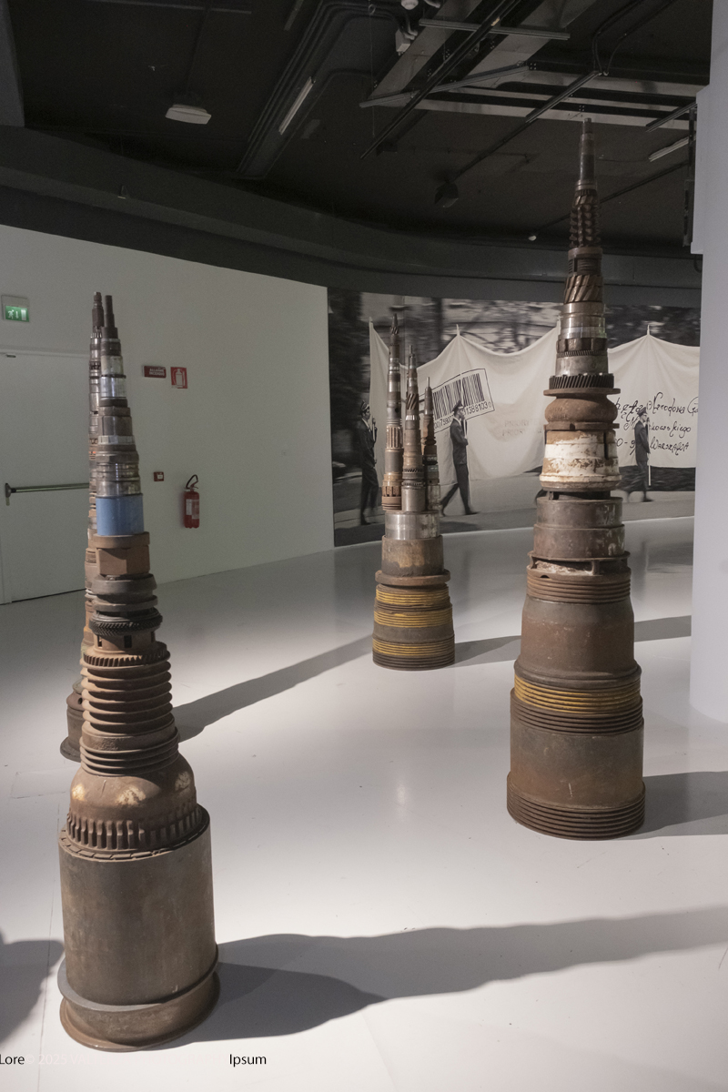 DSCF0110.jpg - 30/10/2025. Torino. Dal 30 ottobre allâ€™8 marzo del prossimo anno, il MAUTO â€“ Museo Nazionale dellâ€™Automobile ospita la mostra News from the Near Future, estensione del progetto espositivo allestito nella sede della Fondazione in via Modane in occasione del trentesimo anniversario della Fondazione Sandretto Re Rebaudengo. Nella foto parte dell'allestimento della mostra